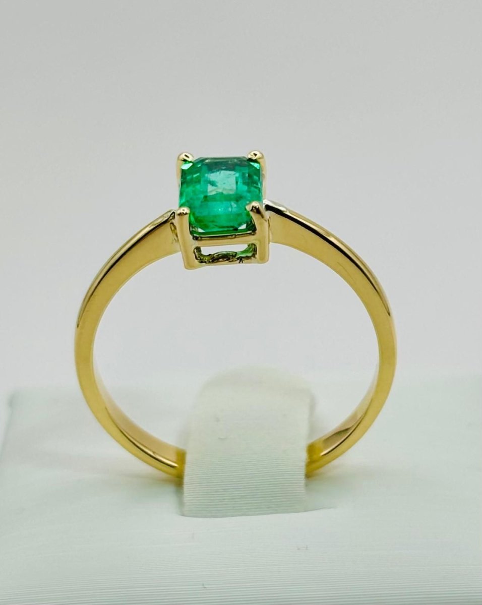 ANILLO DE ORO AMARILLO CON ESMERALDA COLOMBIANA - Castafiore