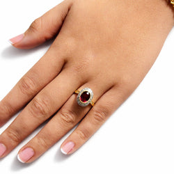 Anillo de Oro Amarillo estilo Vintage con Rubelita y Halo de Diamantes. - Castafiore