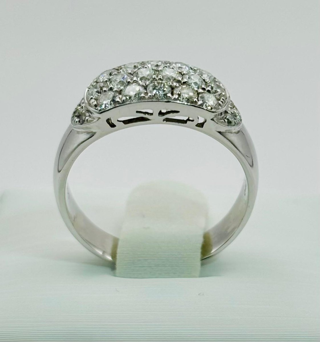 ANILLO DE ORO BLANCO CON PAVÉ DE DIAMANTES - Castafiore