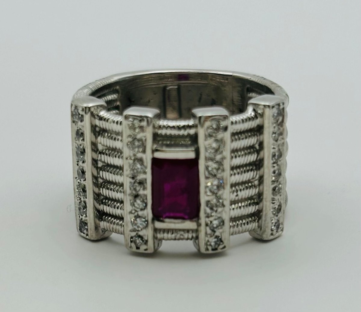 ANILLO DE ORO CON RUBÍ Y DIAMANTES - Castafiore