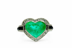 ANILLO EN ORO CON UNA ESMERALDA,DIAMANTES Y ONIX.