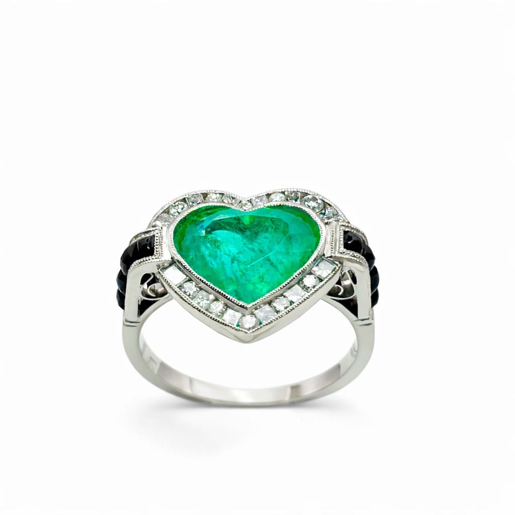 ANILLO EN ORO CON UNA ESMERALDA,DIAMANTES Y ONIX.