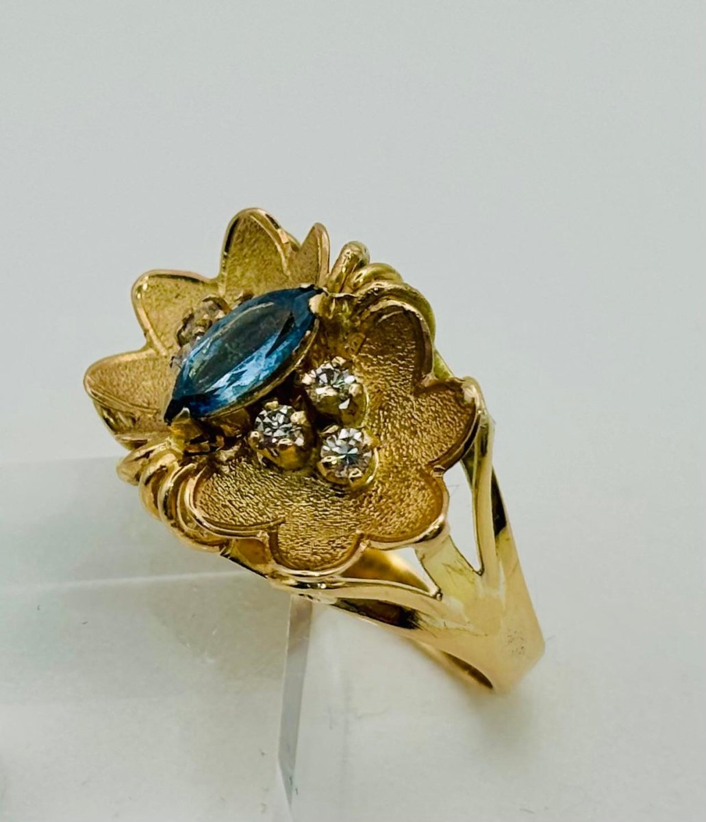 ANILLO VINTAGE EN ORO AMARILLO CON AGUAMARINA MARQUISE Y DIAMANTES - Castafiore