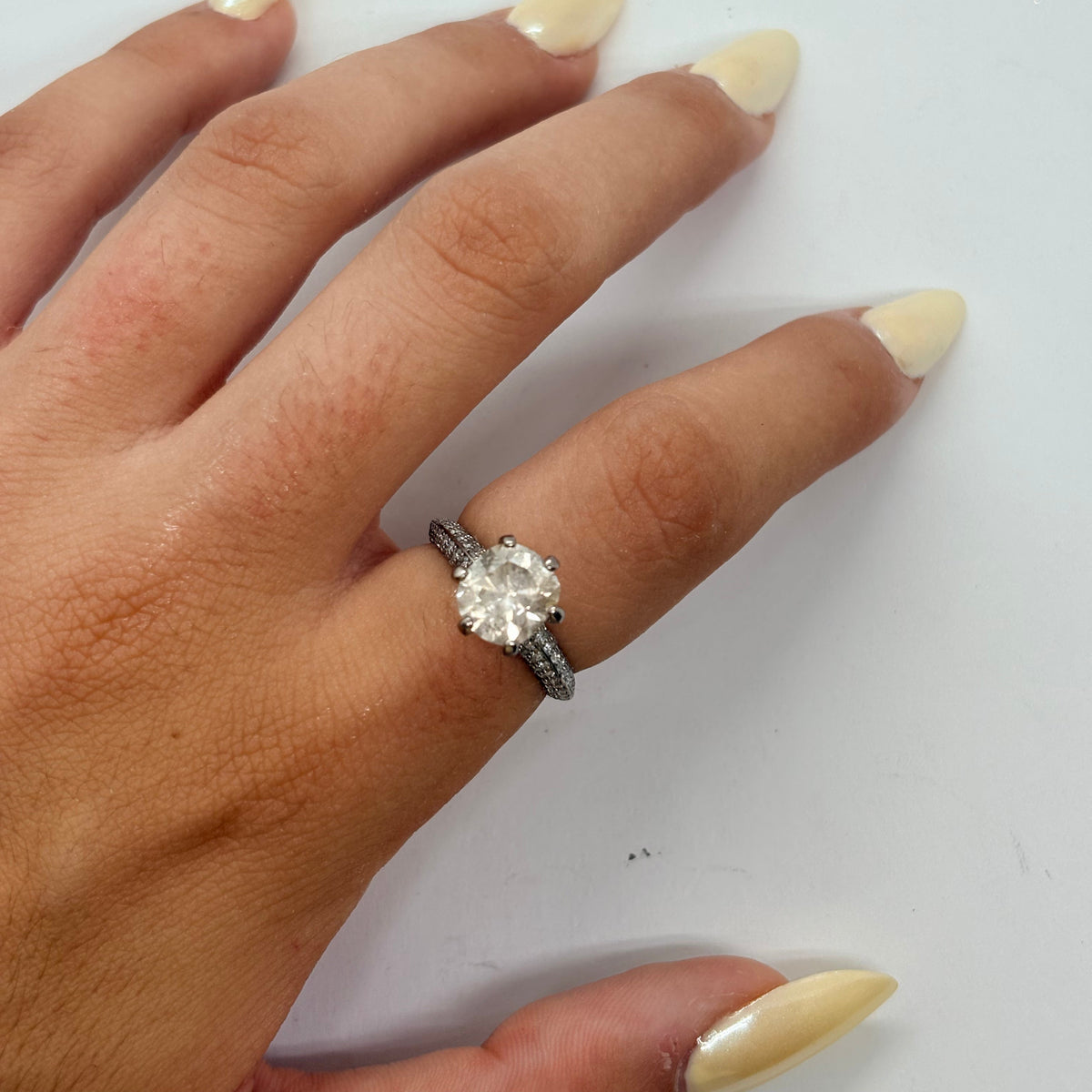 Bague Solitaire en or blanc et diamants