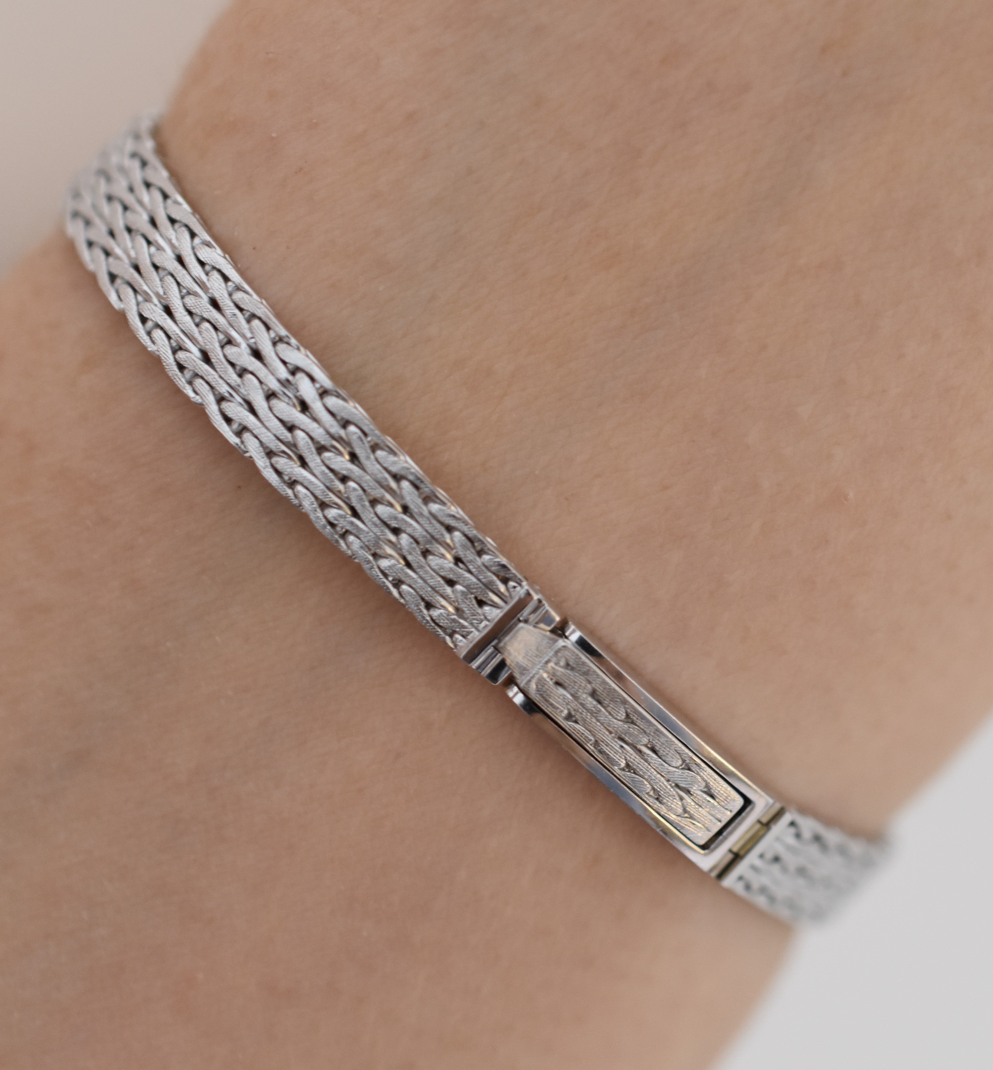 Jaeger-LeCoultre dame, entièrement or blanc 18 carats & diamants, vers 1960