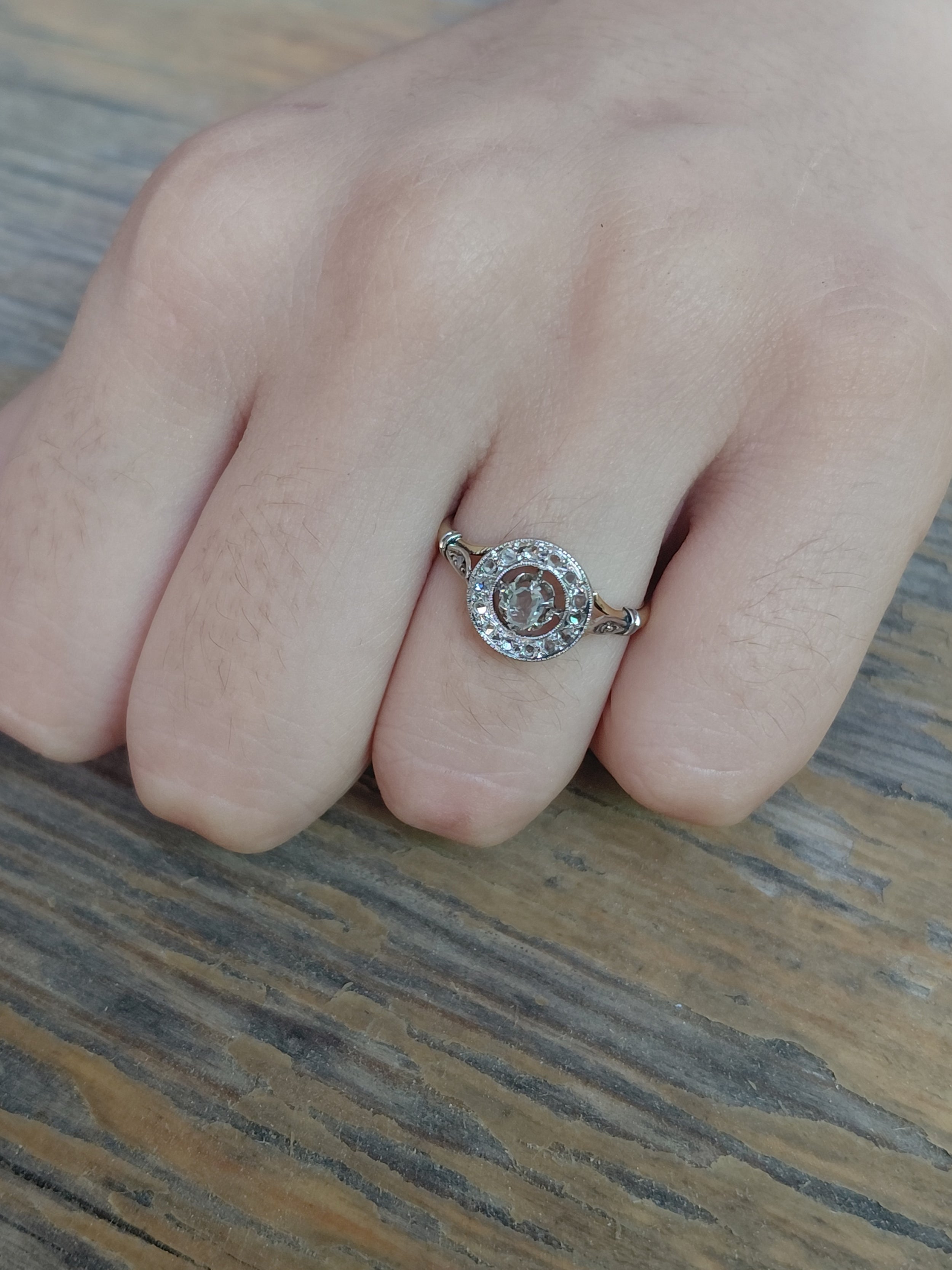 Bague cible en or jaune et diamants