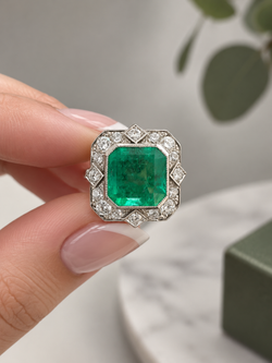 Bague Cocktail en platine, émeraude et diamants