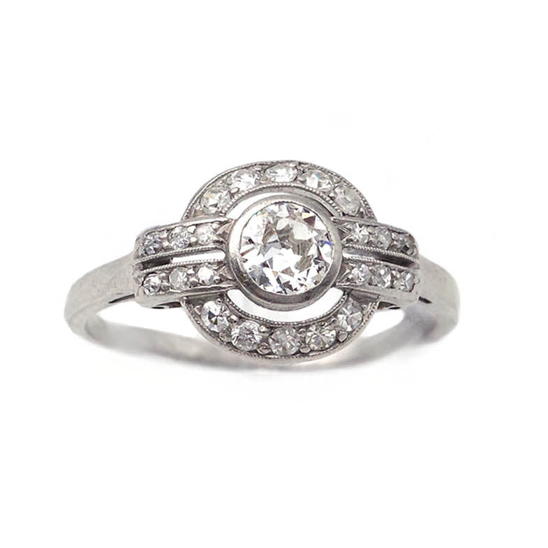 Bague Entourage en platine et diamants
