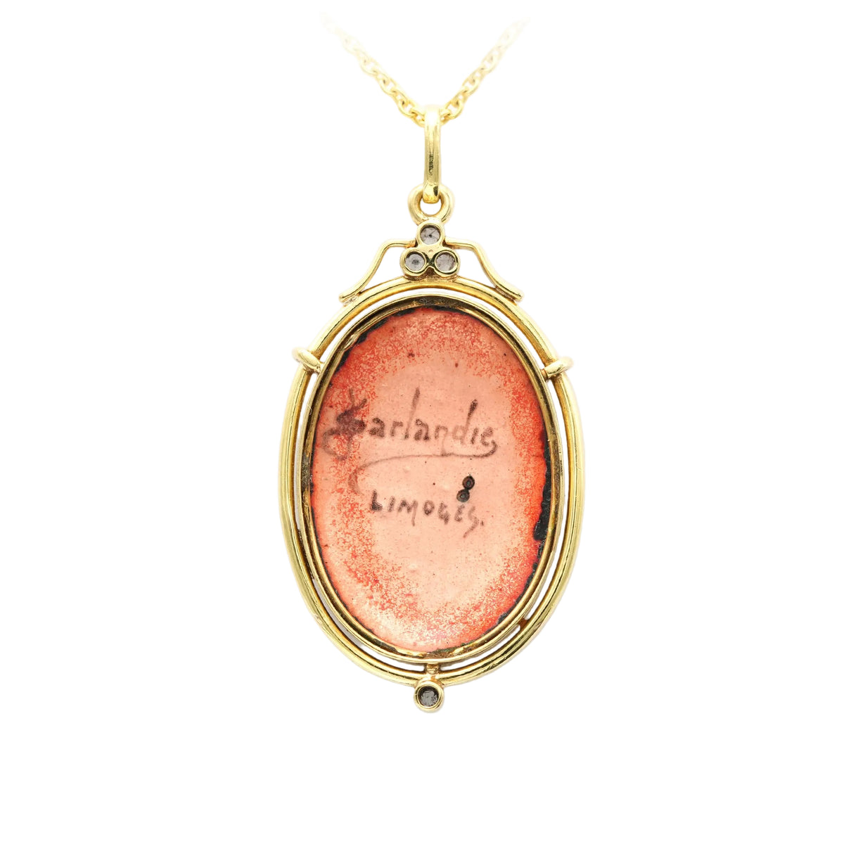 Pendentif en or jaune, émail et diamants
