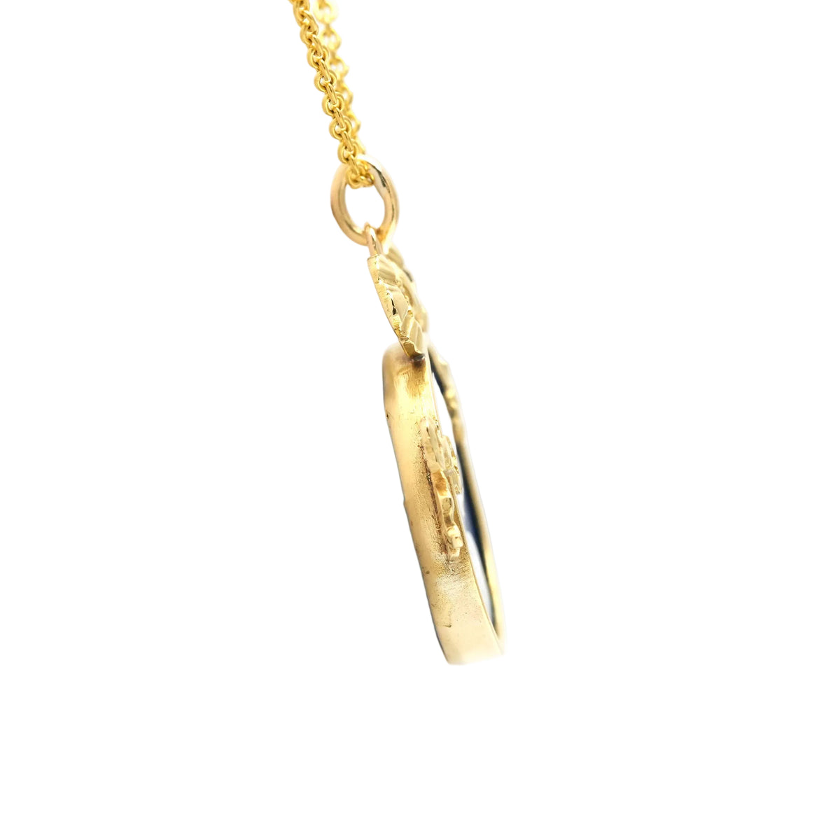 Pendentif en or jaune et camée
