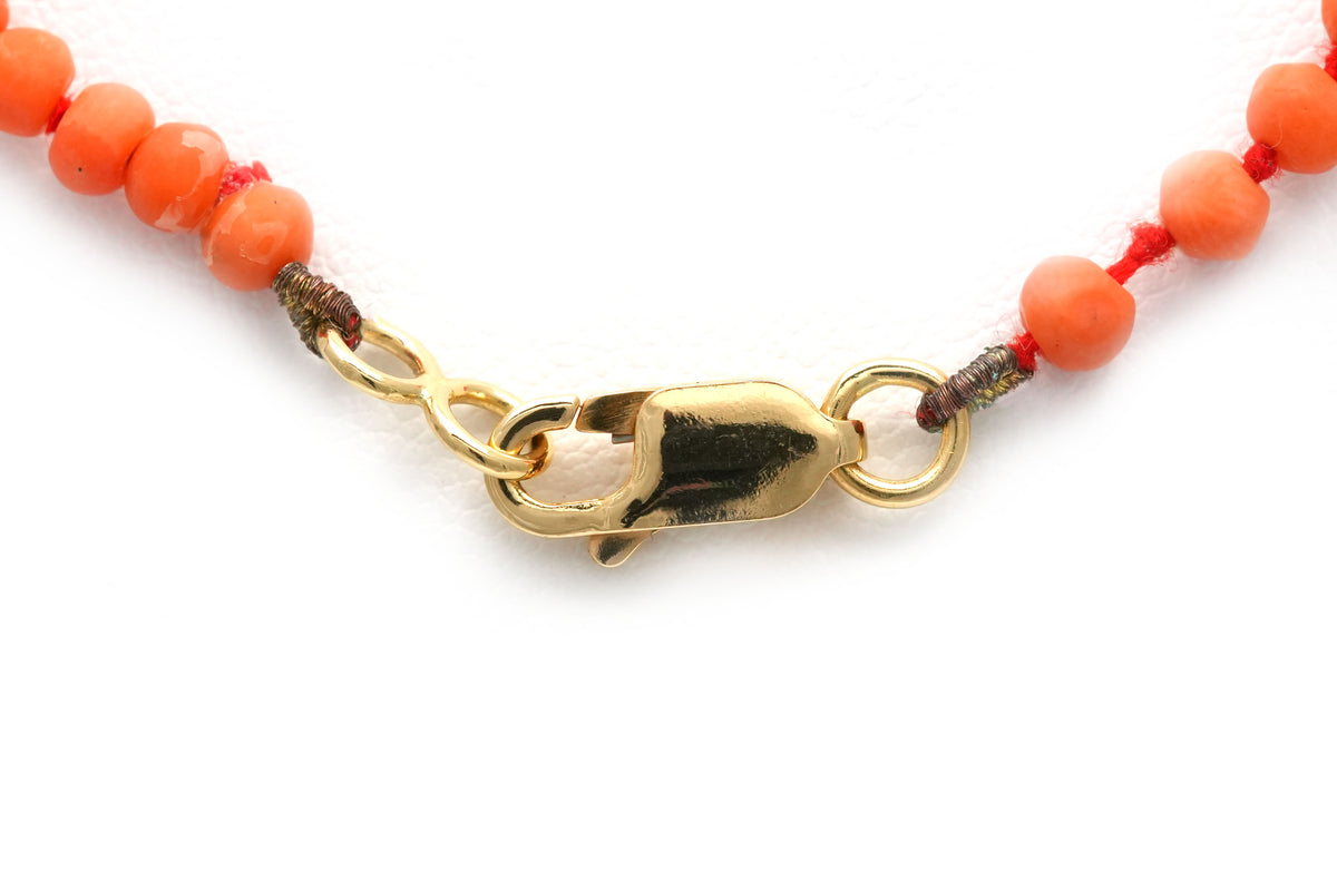 Collier en or jaune et corail