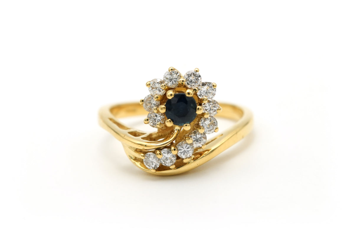 Bague Entourage en or jaune, saphir et diamants