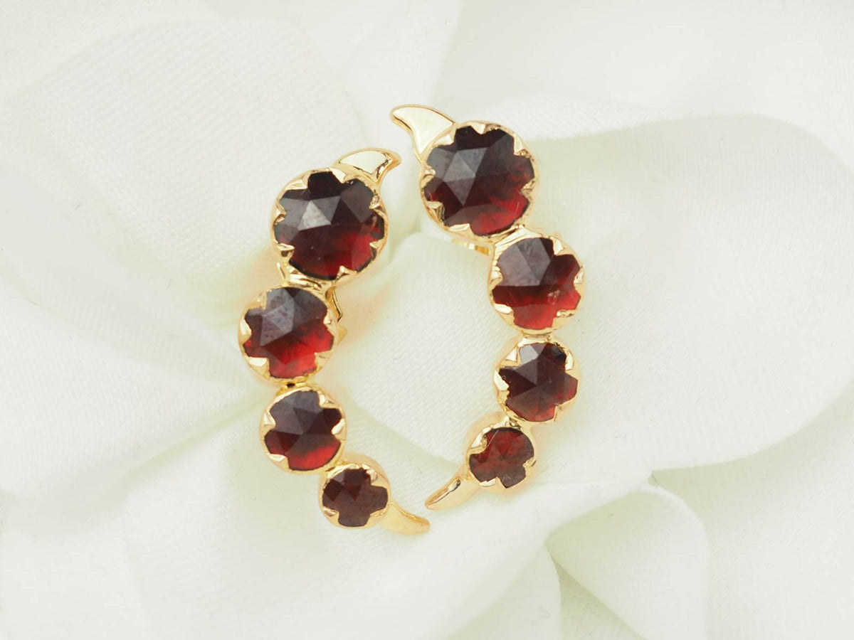 Boucles d’oreilles en or jaune et grenats
