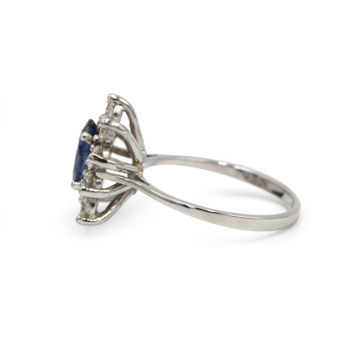 Bague Marguerite en or blanc, saphir et diamants