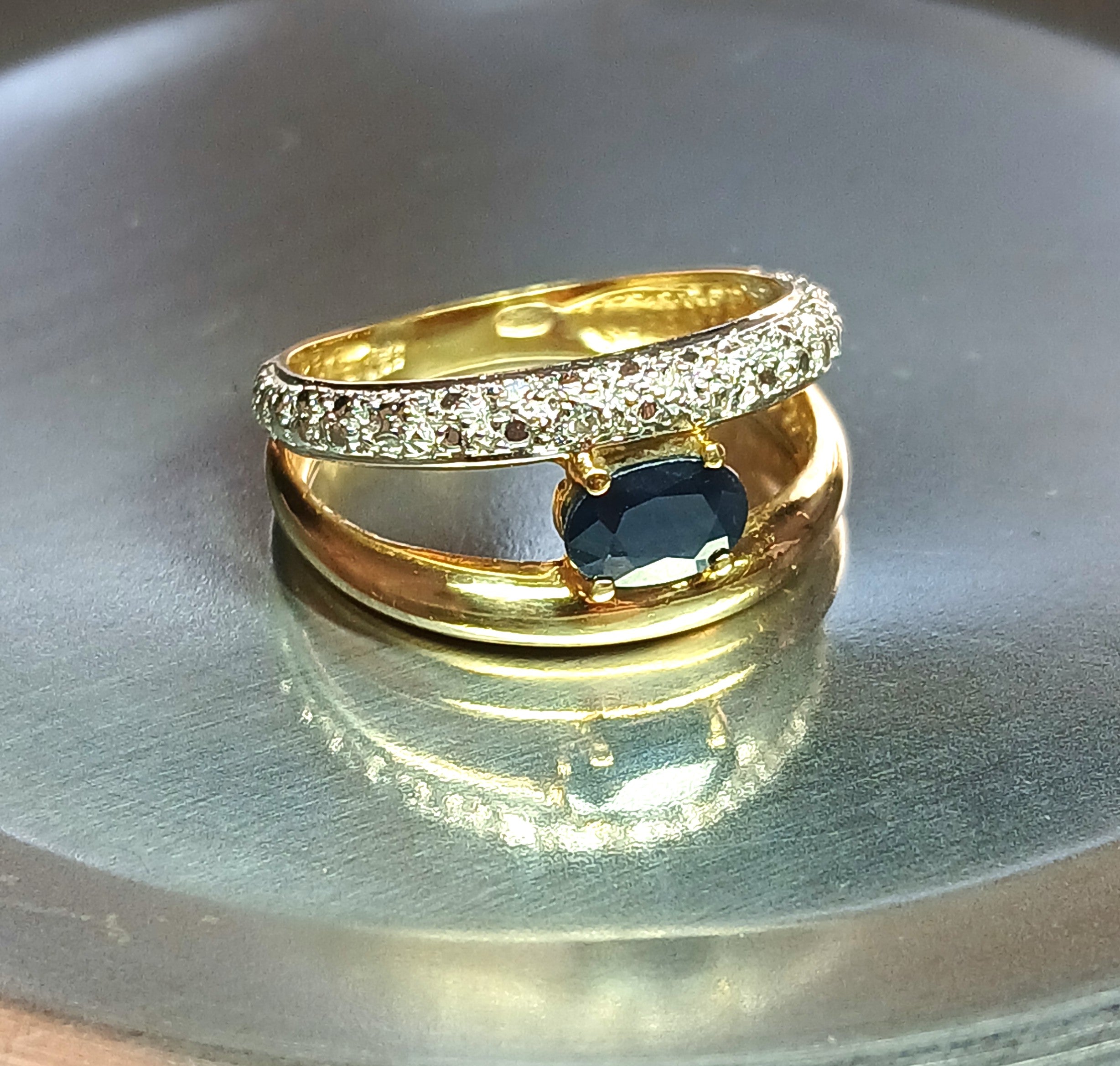 Bague en or jaune, or blanc, saphir, et diamants