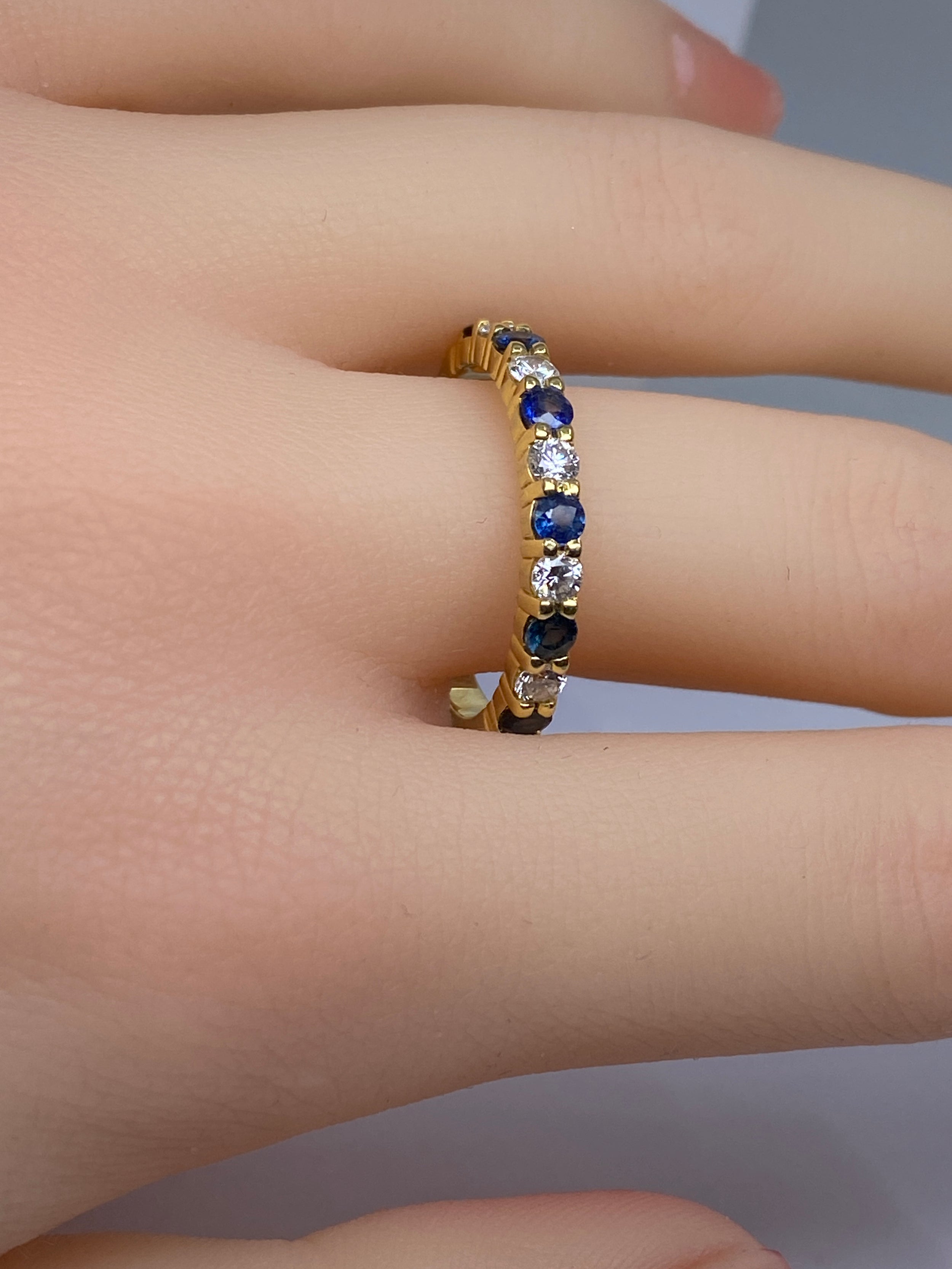 Bague Alliance en or jaune, saphirs et diamants