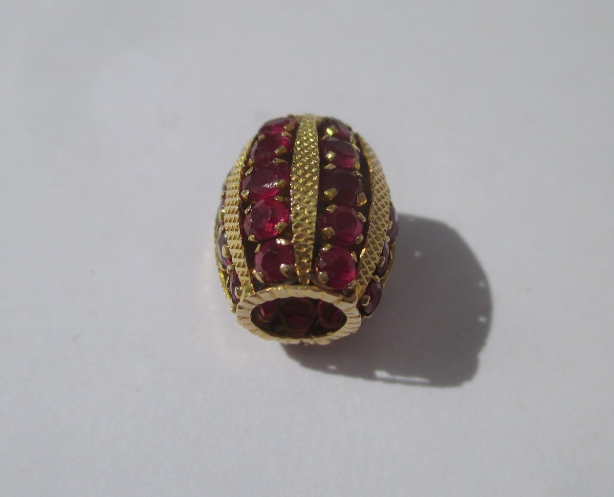 Pendentif en or jaune et rubis