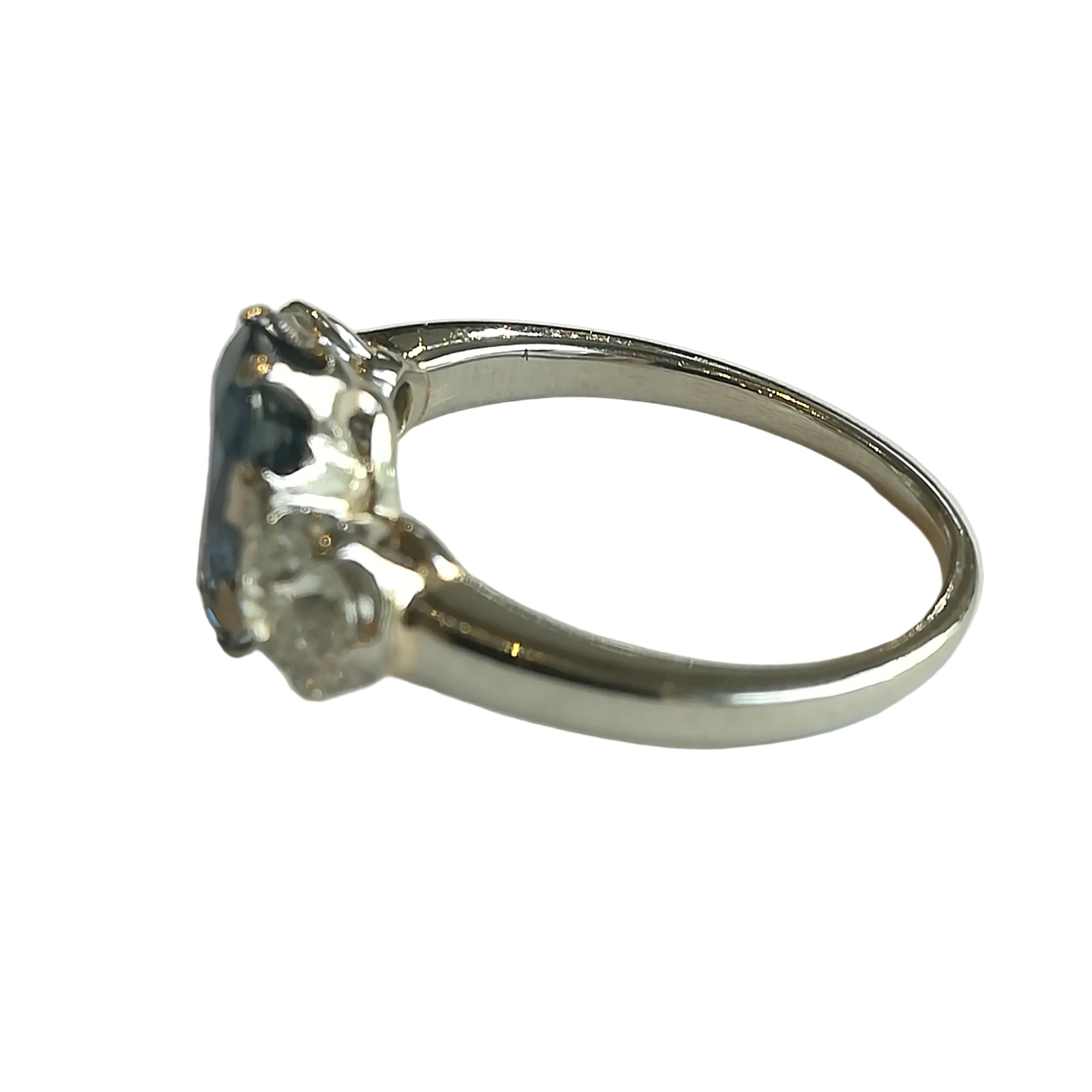 Bague Trilogie en or blanc, saphir et diamants