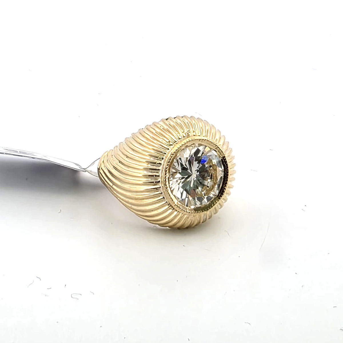 Bague Dôme en or jaune et diamant