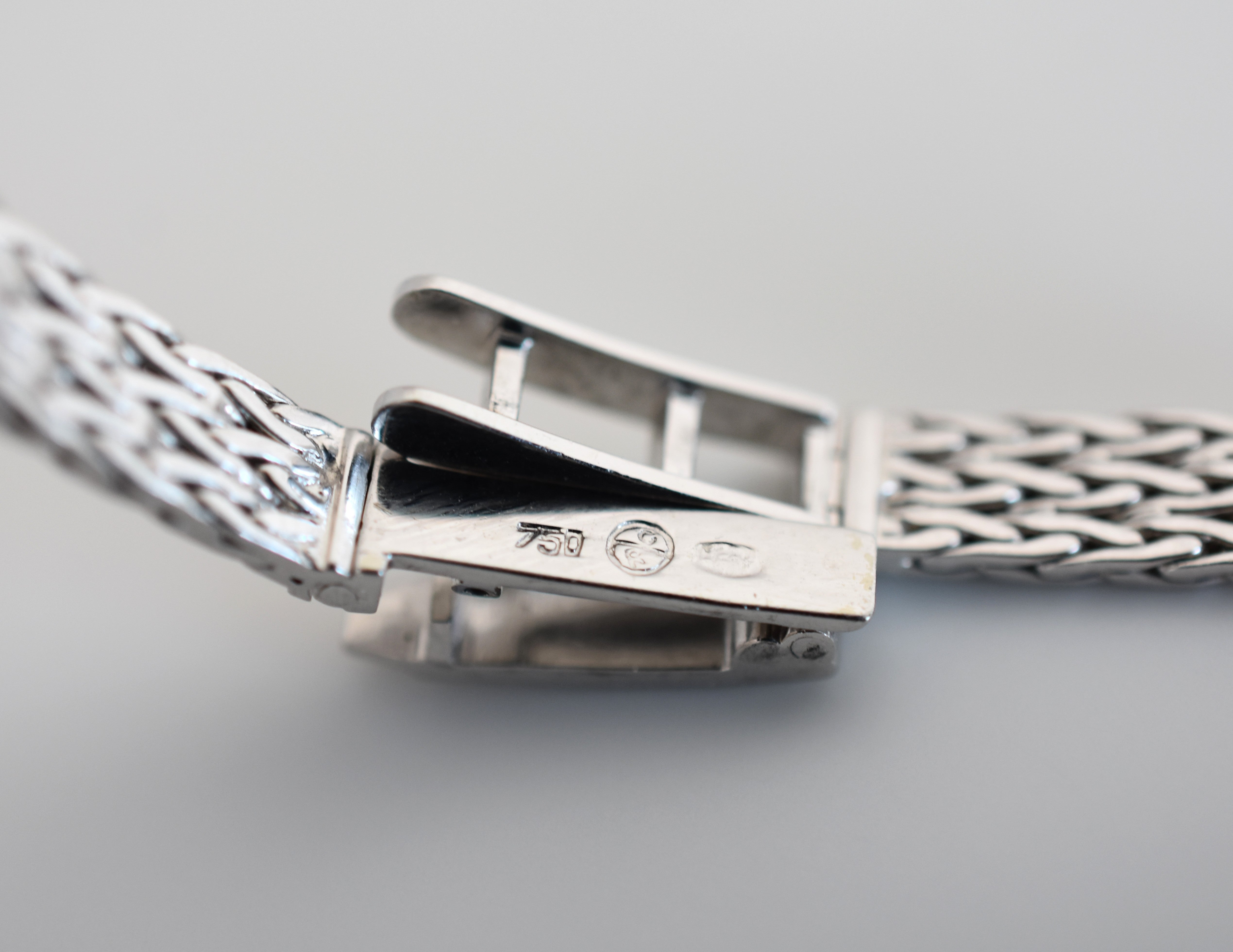 Jaeger-LeCoultre dame, entièrement or blanc 18 carats & diamants, vers 1960