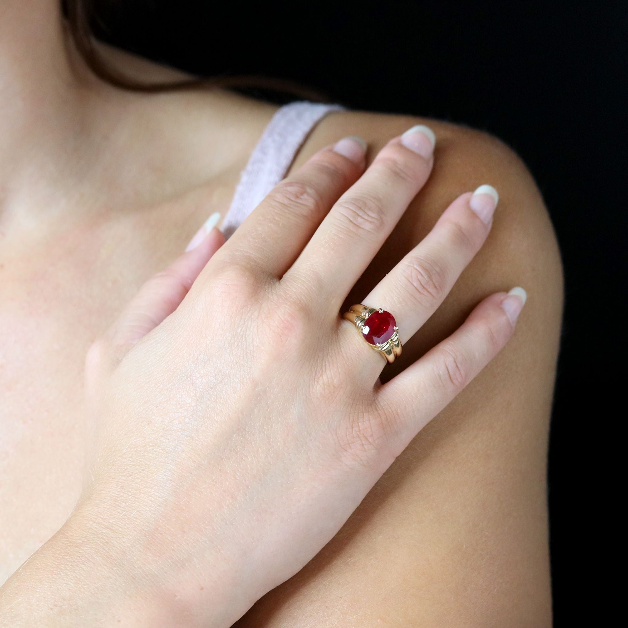 Bague Solitaire en or jaune et rubis