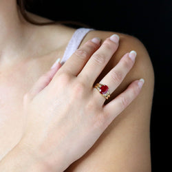 Bague Solitaire en or jaune et rubis