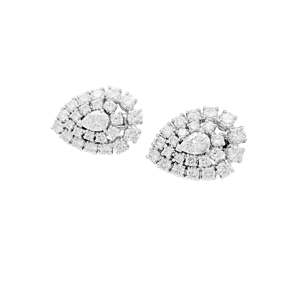 Boucles d'oreilles Boucheron en platine et diamants.