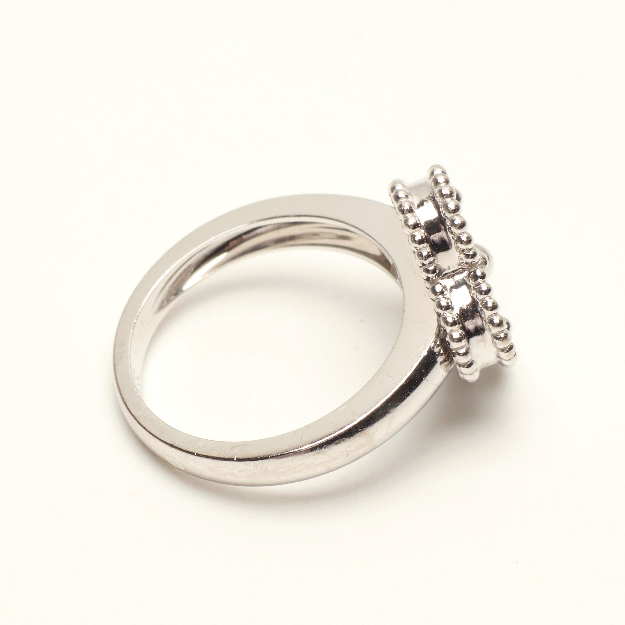 Bague VAN CLEEF & ARPELS Vintage Alhambra en or blanc