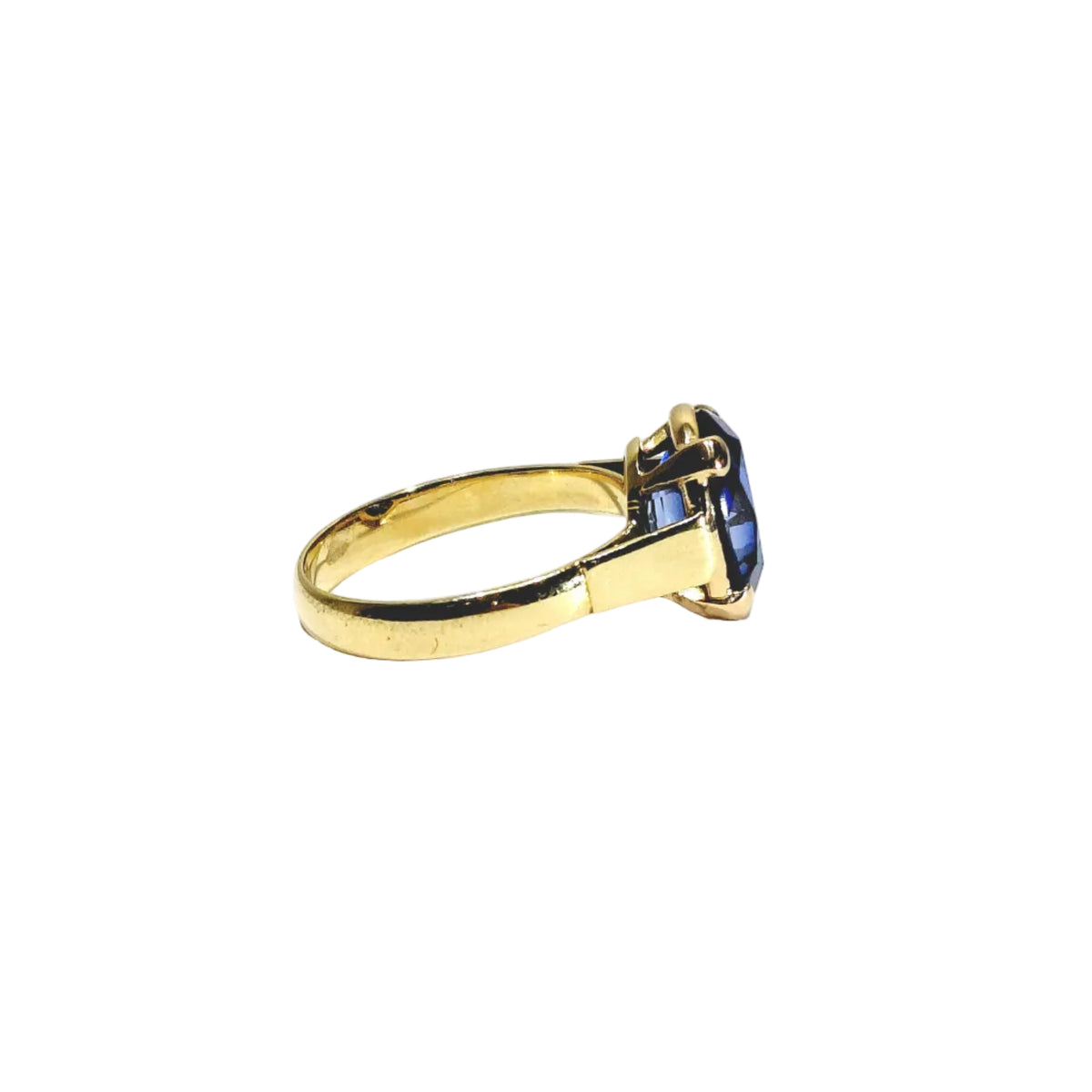 Bague en or jaune et saphir