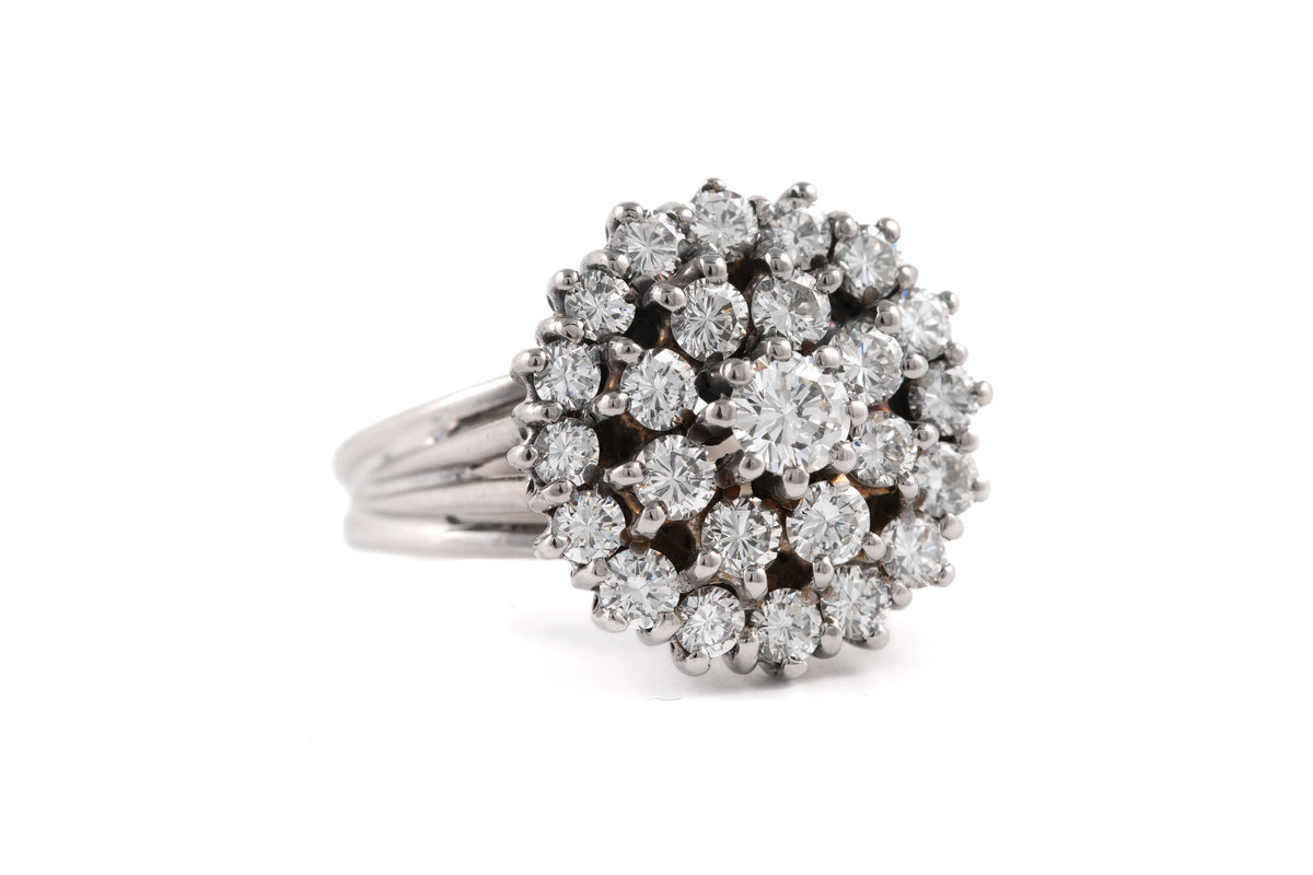 Bague Entourage en or blanc et diamants