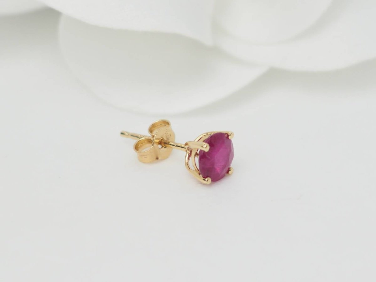 Boucles d'oreilles Puces en or jaune et rubis
