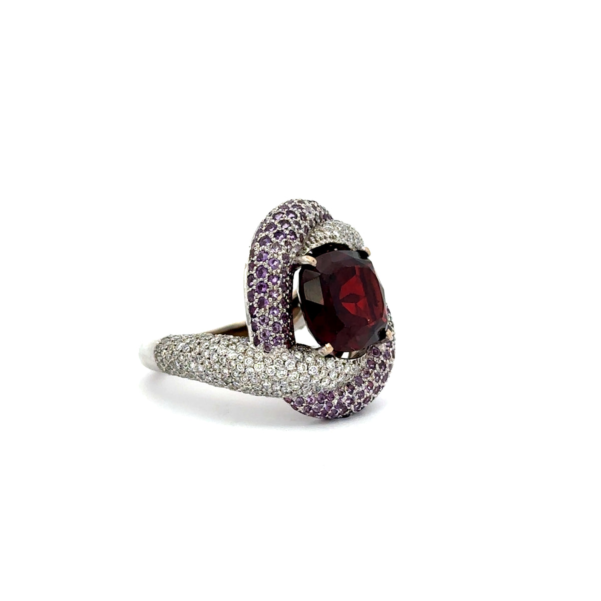 Bague Entourage en or blanc, grenat, améthystes et diamants