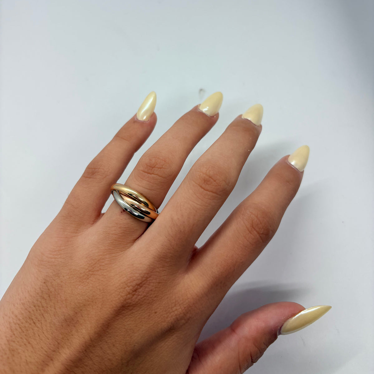 Bague Alliance en or blanc, or jaune et or rose