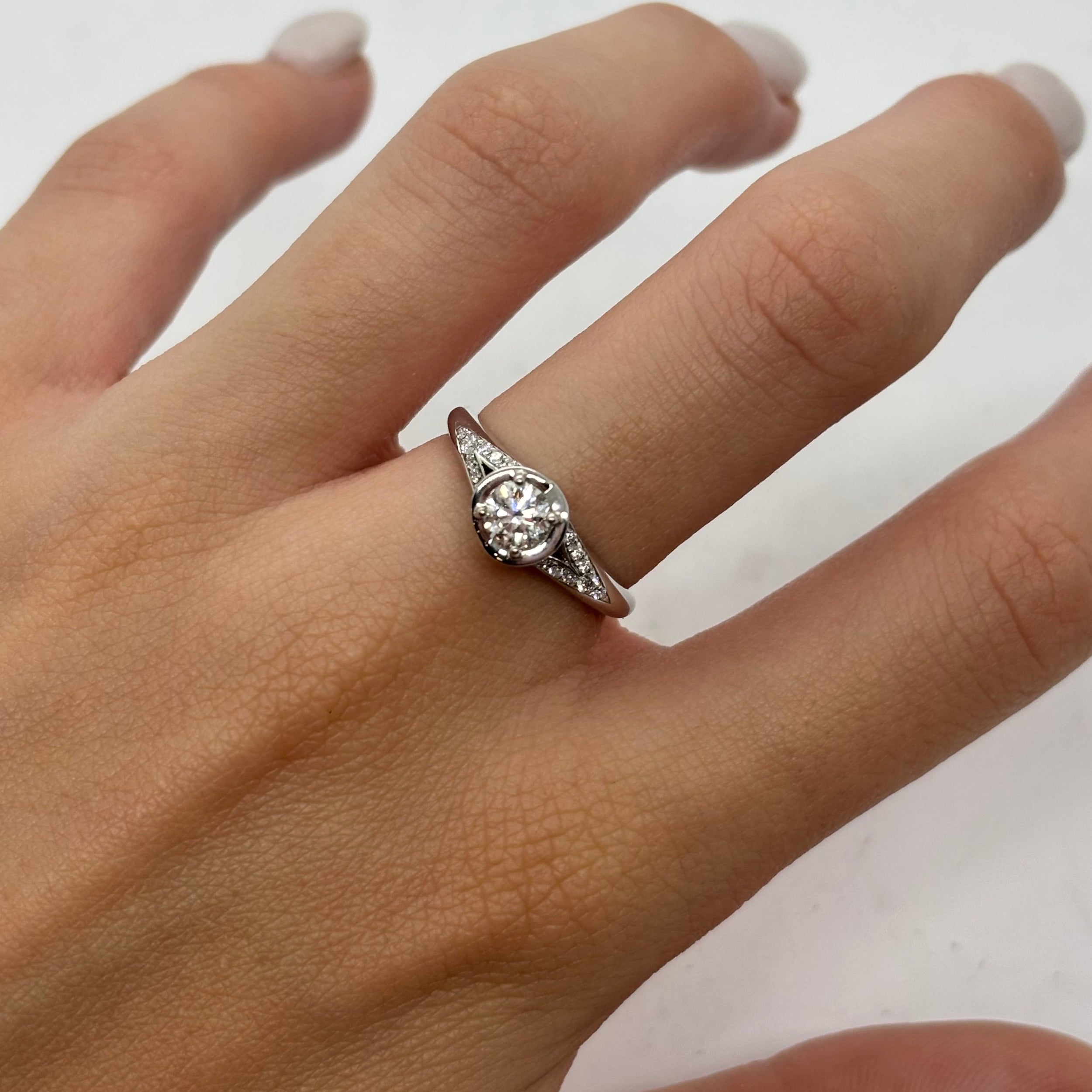 Bague Solitaire BULGARI "Incontro D'Amore" en platine et diamants
