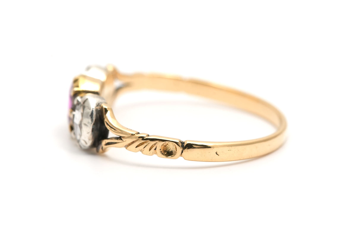 Bague Trilogie en or jaune, rubis et diamants