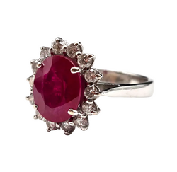 Bague Entourage en or blanc, rubis et diamants