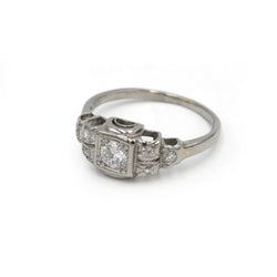 Bague Art Déco en platine et diamants