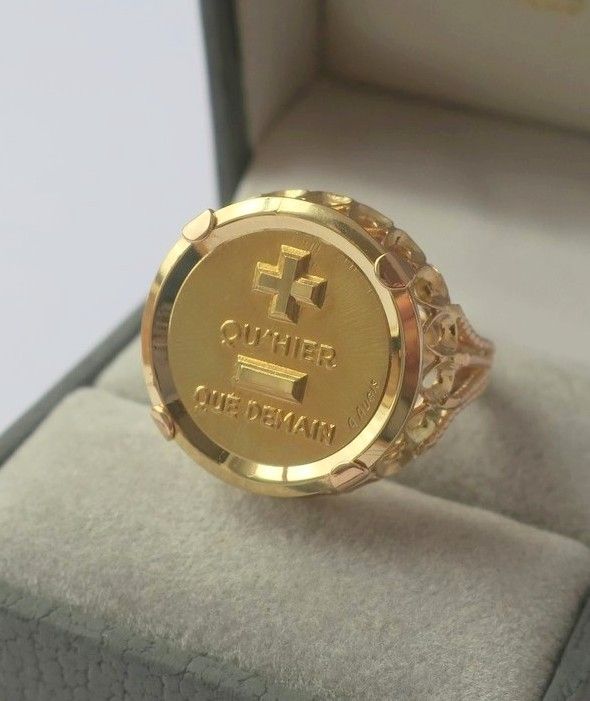 Bague A. AUGIS chevalière médaille d'amour en or jaune - Castafiore