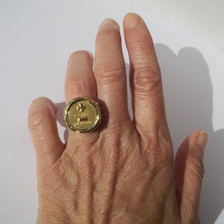 Bague A. AUGIS chevalière médaille d'amour en or jaune - Castafiore