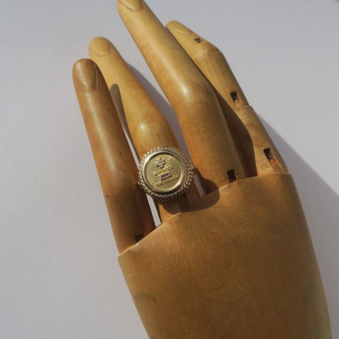 Bague A. AUGIS chevalière médaille d'amour en or jaune et diamant - Castafiore