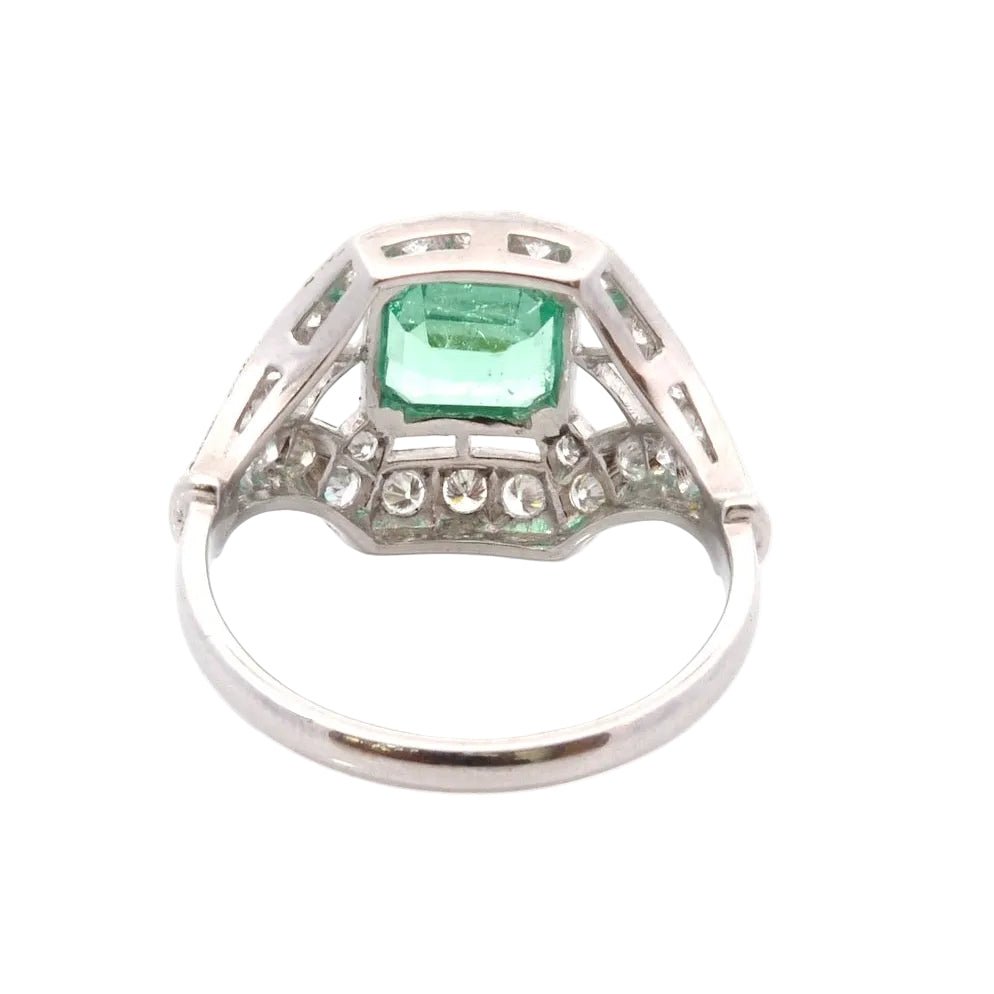 Bague aen platine, émeraude et diamants - Castafiore