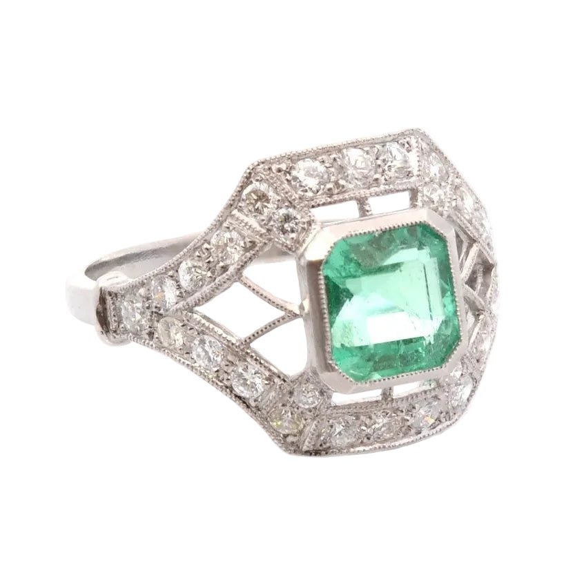 Bague aen platine, émeraude et diamants - Castafiore