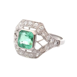 Bague aen platine, émeraude et diamants - Castafiore