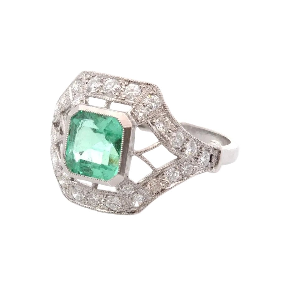 Bague aen platine, émeraude et diamants - Castafiore
