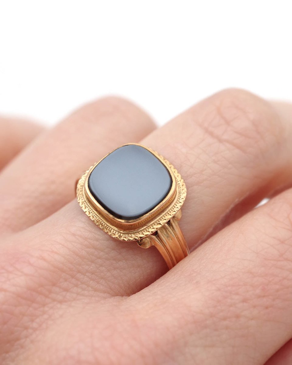 Bague agate nicolo ancienne en or - Castafiore