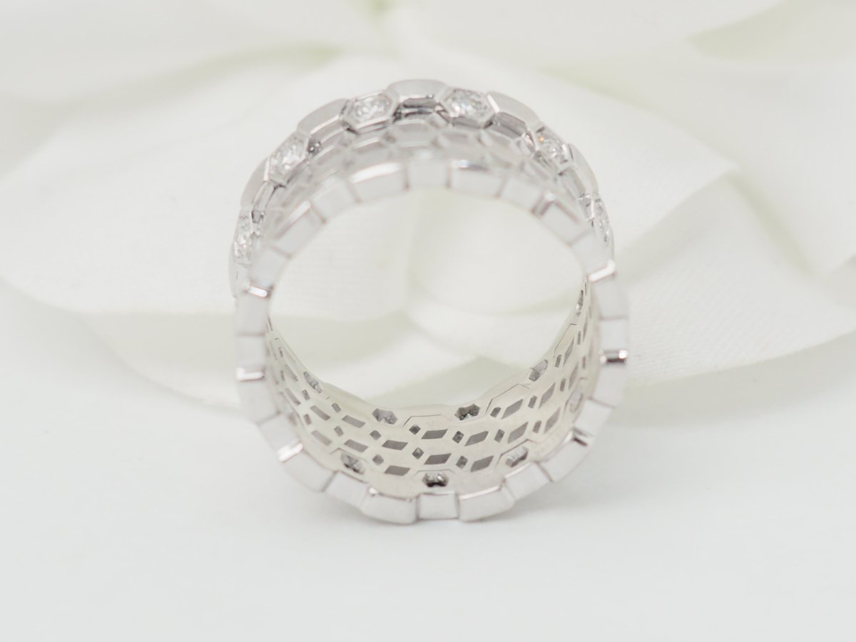 Bague ajourée en or blanc et diamants - Castafiore