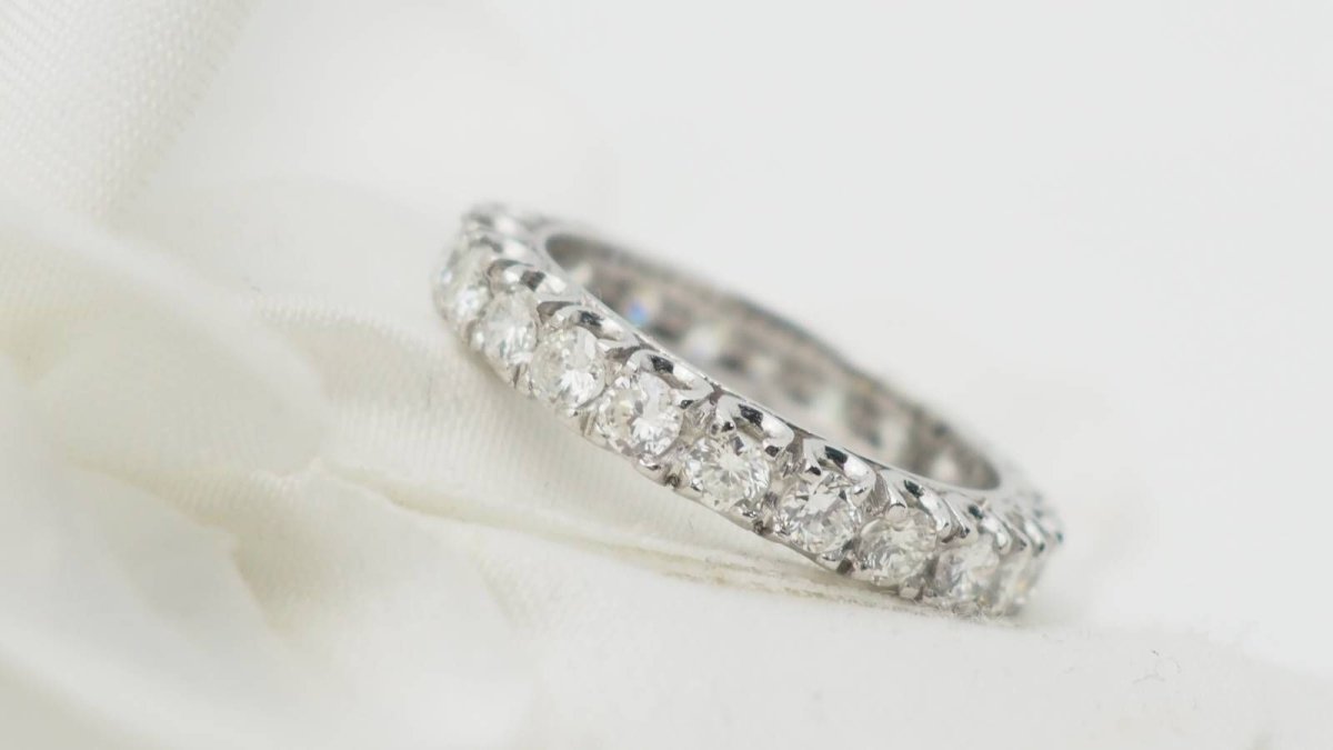 Bague Alliance américaine en or blanc et diamants - Castafiore