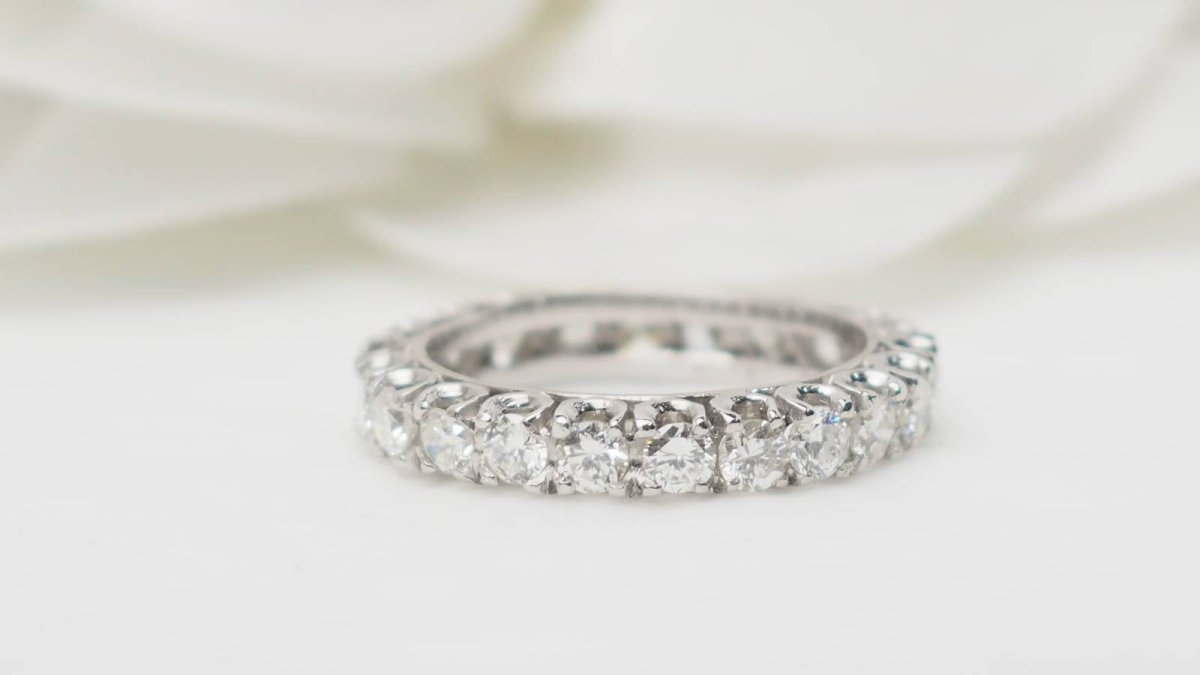 Bague Alliance américaine en or blanc et diamants - Castafiore