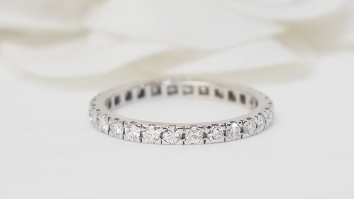 Bague Alliance américaine en or blanc et diamants - Castafiore