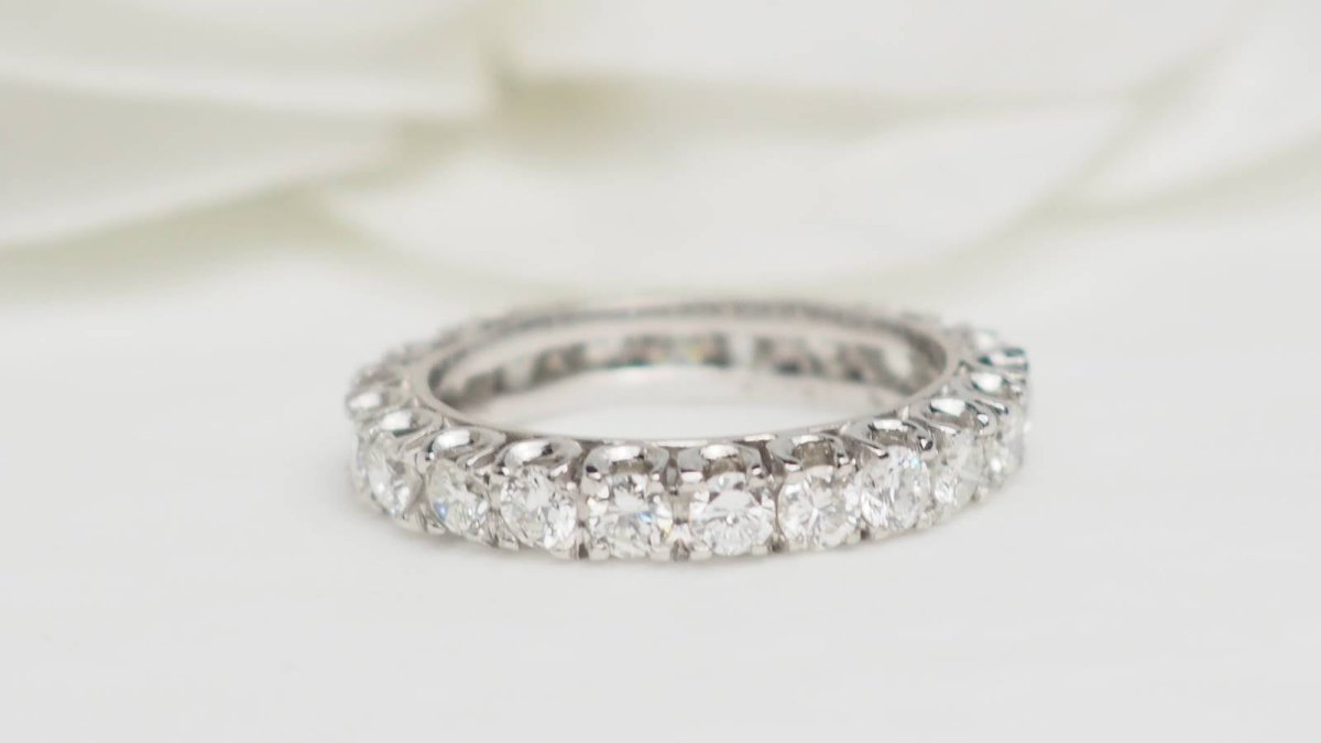 Bague Alliance américaine en or blanc et diamants - Castafiore